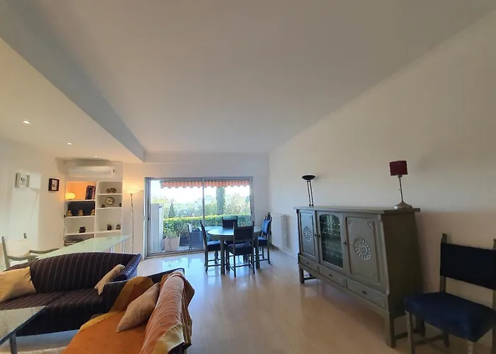 Chateau De L'etoile, By Welcome To