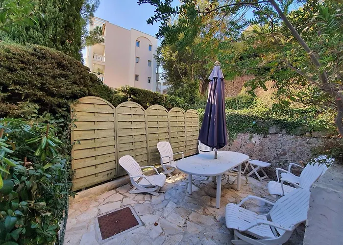 Hotell Chateau De L'etoile, By Welcome To
