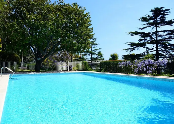Hotell Chateau De L'etoile, By Welcome To